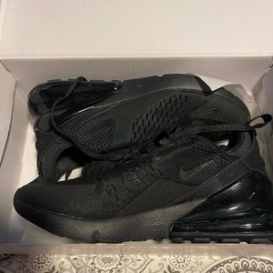 NIKE AIRMAX 270 BLACK SIZE 9 WOMENS WORN ONCE MINT